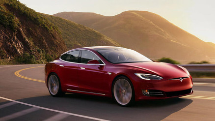 Tesla 135 bin aracını geri çağıracak