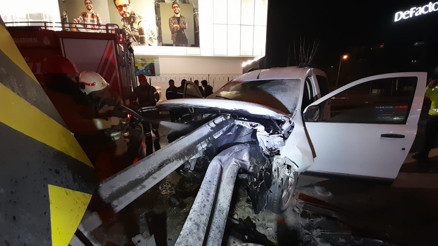 Feci kaza Bariyerlere ok gibi saplandı