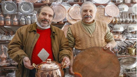 İki kardeş, yok olmaya yüz tutan bakırcılığı ayakta tutmaya çalışıyor İki kardeş, yok olmaya yüz tutan bakırcılığı ayakta tutmaya çalışıyor