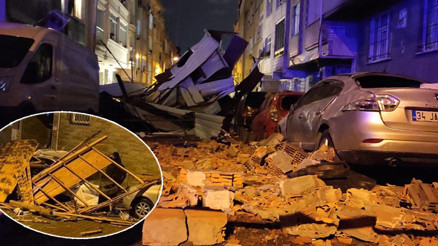 Son dakika haberi: Meteoroloji uyarmıştı... Ve beklenen oldu İstanbulda birçok bölgede çatılar uçtu