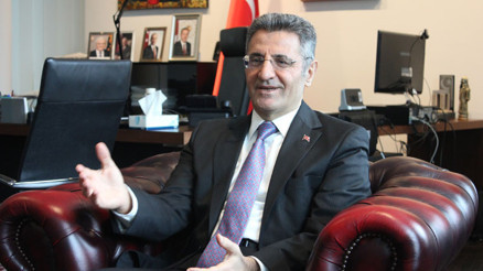 Pilot olmak istiyordu, diplomat oldu