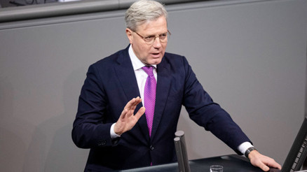 Röttgen: Rusya’ya yaptırımlar kaçınılmaz Röttgen: Rusya’ya yaptırımlar kaçınılmaz