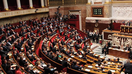 Fransa’da tartışmalı yasaya ilk onay
