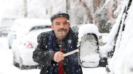 Doğuda kar etkili oldu; yollar kapandı, eğitime ara verildi Doğuda kar etkili oldu; yollar kapandı, eğitime ara verildi