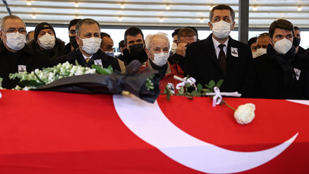 Ünlü psikolog ve yazar Prof. Dr. Cüceloğluna gözyaşlarıyla veda