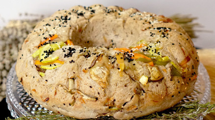 Kalıbına sığmayan kek: Zeytinli bol sebzeli kek