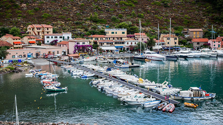 400 kişinin yaşadığı bir adada 200 şüpheli