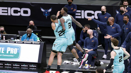 NBAde Gecenin Sonuçları: Hornets, Warriorsı son saniyede yıktı