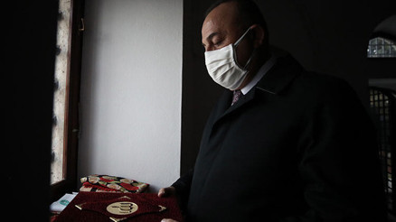 Bakan Çavuşoğlu, Macaristan ziyaretine Gül Baba Türbesi ile başladı