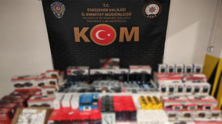 Eskişehir’de kaçak cep telefonu ve aksesuarları ele geçirildi