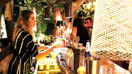 Hobilerinin peşinden gitti kendi rengini katıp girişime dönüştürdü