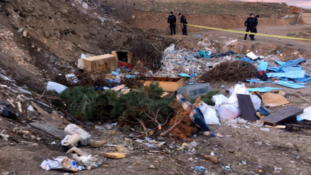 Ayaklarına beton dökerek gömmüşler