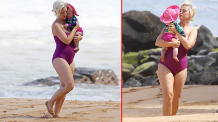 Minik kızlarını denizle tanıştırdılar Minik kızlarını denizle tanıştırdılar