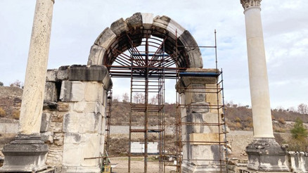 Arkaik dönemden Türkiye Dünya Cumhuriyeti’ne aşkın ve gladyatörlerin kenti Arkaik dönemden Türkiye Dünya Cumhuriyeti’ne aşkın ve gladyatörlerin kenti