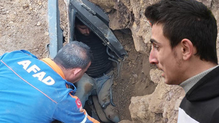 Sivasta korku dolu anlar Toprak altında kaldı, böyle kurtarıldı Sivasta korku dolu anlar Toprak altında kaldı, böyle kurtarıldı