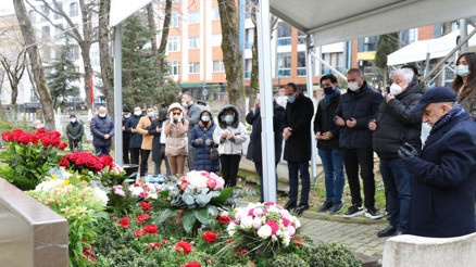 İrandaki jet kazasında ölen Mina Başaran mezarı başında anıldı