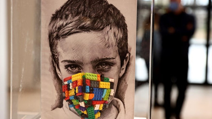 Maskelerimiz düşmedi