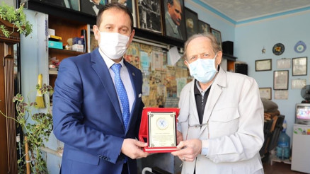 40 yıllık ustalara teşekkür plaketi