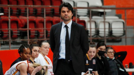 Galatasarayda hedef Fenerbahçeyi geçip Dörtlü Finale kalmak