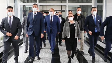 Dış Ticaret Meslek Liselerine burs ve staj desteği