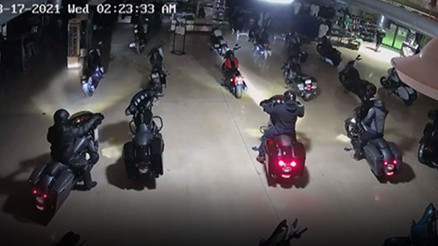 ABDde en pahalı motosikletleri 2 dakikada böyle çaldılar