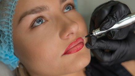 Dudak Renklendirme Hakkında Merak Edilenler