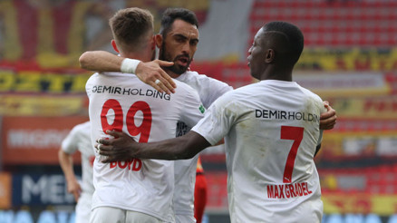 Sivassporun Süper Ligdeki 700. golünü Tyler Boyd attı