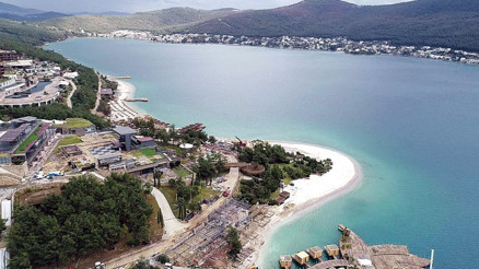 Maldivler’e benzetmek için plajlara kuvars tozu döktüler