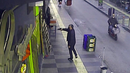 Mersinde tartıştığı iş yeri sahibini silahla yaralayan zanlı tutuklandı