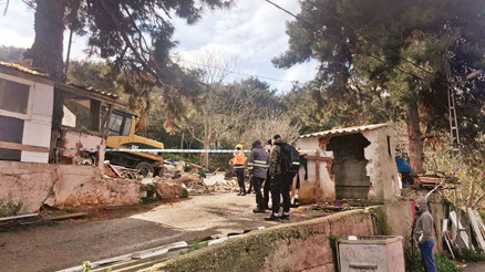 Son ahırlar da yıkıldı