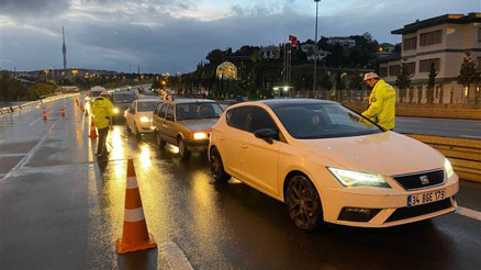 Özel araç ile şehirler arası seyahat yasak mı Hafta sonu iller arasında dolaşım için izin alınmalı mı İşte merak edilen soruların cevapları Özel araç ile şehirler arası seyahat yasak mı Hafta sonu iller arasında dolaşım için izin alınmalı mı İşte merak edilen soruların cevapları