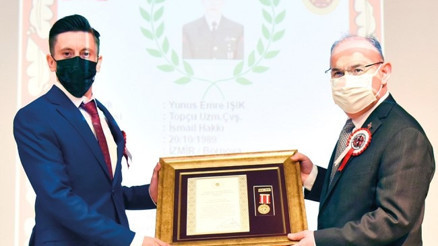 Gazi Emre Işık’a Devlet Övünç Madalyası
