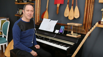 Sümer Ezgü kimdir, kaç yaşında ve nereli Türkücü Sümer Ezgünün hayatı ve şarkıları ile ilgili bilgiler