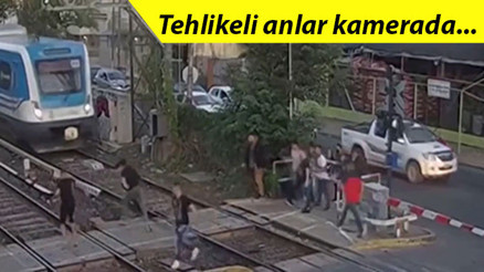 Arjantinde tren rayında iki grup arasında çıkan kavga kamerada