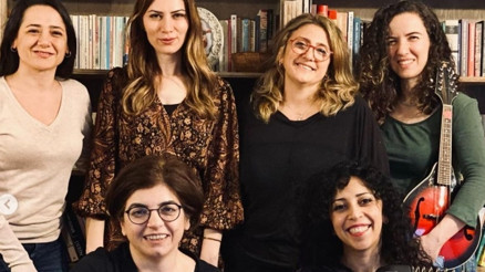 Moria kadınlarından kızkardeşliğe şarkılar...