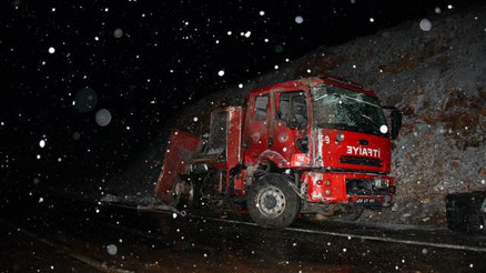 Yangın ihbarına giden itfaiye aracı kaza yaptı Yaralılar var