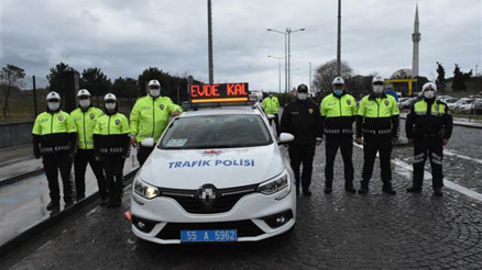 Türk Polis Teşkilatının 176. kuruluş yıl dönümünde polislerden Evde kal uyarısı
