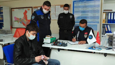 Zabıta memuru bulduğu 20 bin TLyi sahibine teslim etti