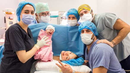 Özge Özder, kızı Lunanın doğum fotoğrafını paylaştı... İşte o an