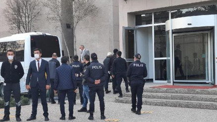 Son dakika... 7 emekli amiralin evinde arama yapıldı Son dakika... 7 emekli amiralin evinde arama yapıldı