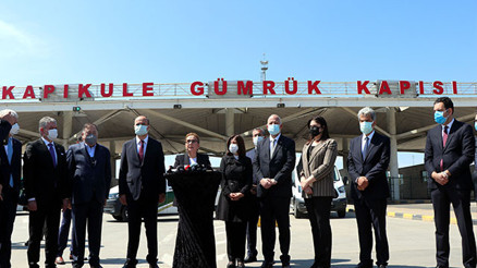 Bakan Pekcan: Gümrük kapılarında 1 dakika bile kaybetme lüksümüz yok Bakan Pekcan: Gümrük kapılarında 1 dakika bile kaybetme lüksümüz yok