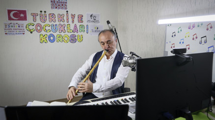 İnternetten 5 bin kişilik çocuk korosu