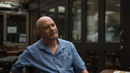 Nick Hornby: Sanatçıların işinin bir parçası da bizlere yaşamak için bir sebep vermek