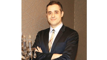 Doç. Dr. Erdem Güven uyarıyor: Üst göz kapağı düşüklüğü görmenizi etkileyebilir