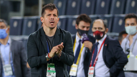 Emre Belözoğlu, Fenerbahçede Ali Koç dönemindeki diğer hocaları solladı Emre Belözoğlu, Fenerbahçede Ali Koç dönemindeki diğer hocaları solladı