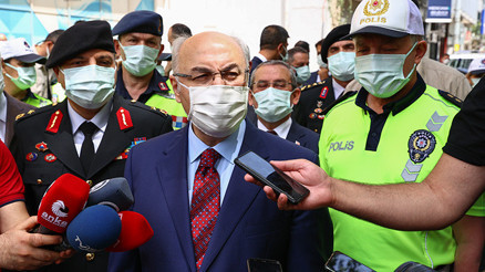 İzmir Valisi Valisi Yavuz Selim Köşgerden tam kapanma sözleri Vakalardaki son durum...
