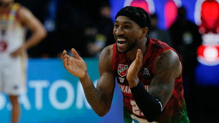 Pınar Karşıyaka şampiyonluk için parkeye çıkıyor FIBA Şampiyonlar Liginde rakip San Pablo Burgos...