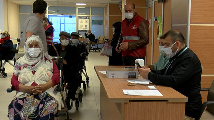 Sultanbeylide aşı ikna ekibi devreye girdi, 65 yaş üstü aşılanma oranında sevindiren artış Sultanbeylide aşı ikna ekibi devreye girdi, 65 yaş üstü aşılanma oranında sevindiren artış