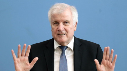 Almanya İçişleri Bakanı Seehofer, Kovid-19a yakalandı