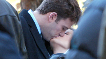 Eski aşkına dönmesi, terk ettiği nişanlısının egosunu yaralamış Eski aşkına dönmesi, terk ettiği nişanlısının egosunu yaralamış